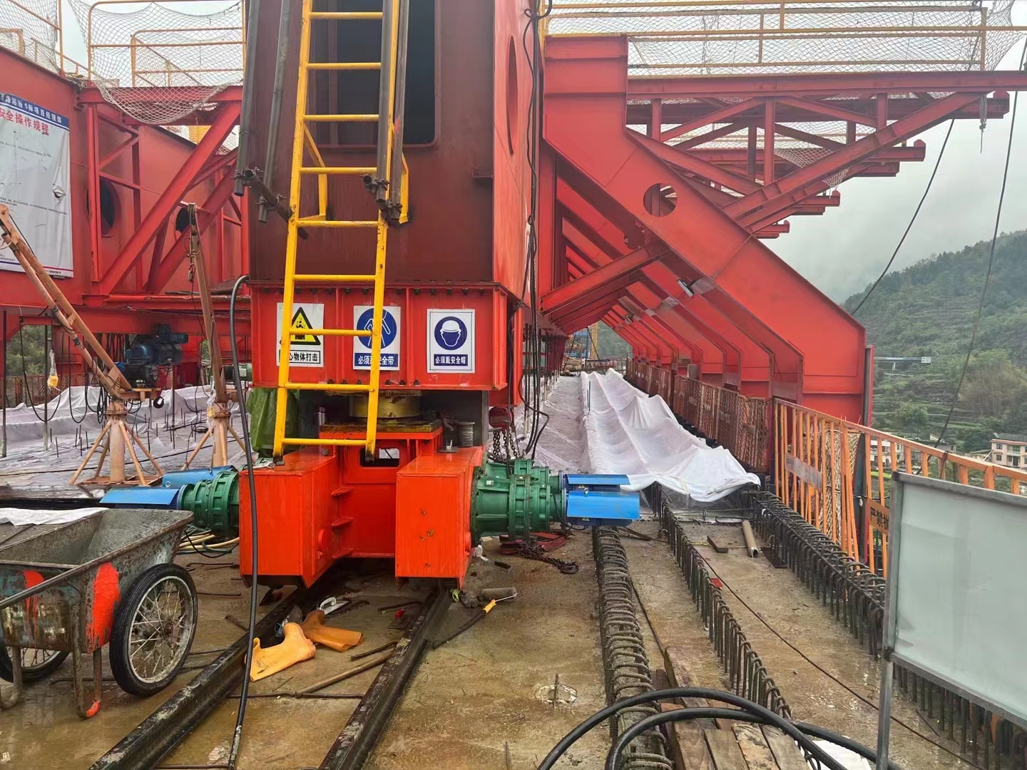 黑龙江齐齐哈尔移动模架厂家 严控主梁挠跨比 守住箱梁平顺线形